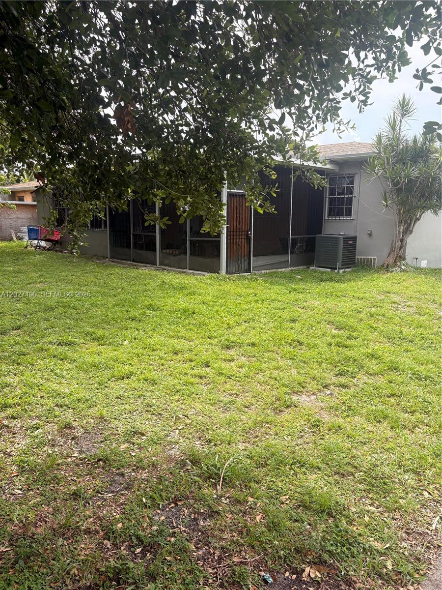 6TH ADDN TO LAWNDALE - Residential