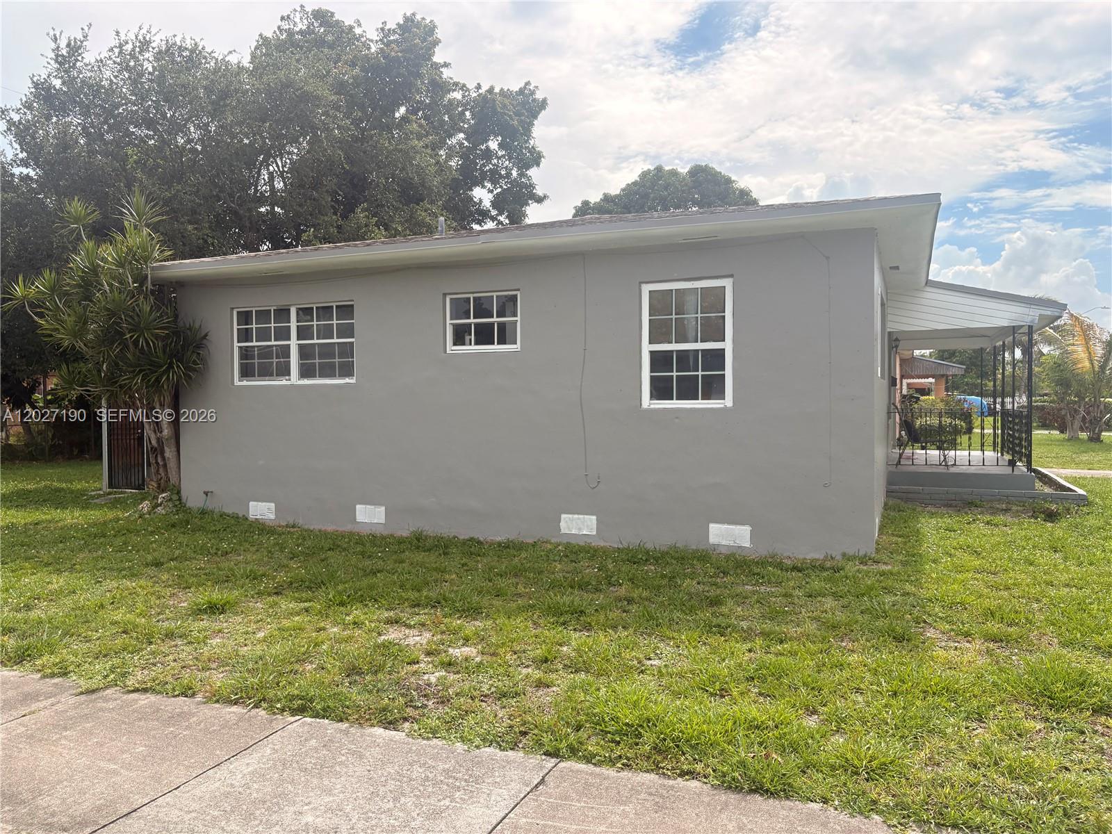6TH ADDN TO LAWNDALE - Residential