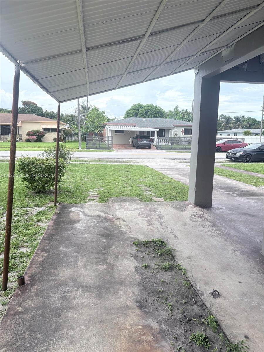 6TH ADDN TO LAWNDALE - Residential