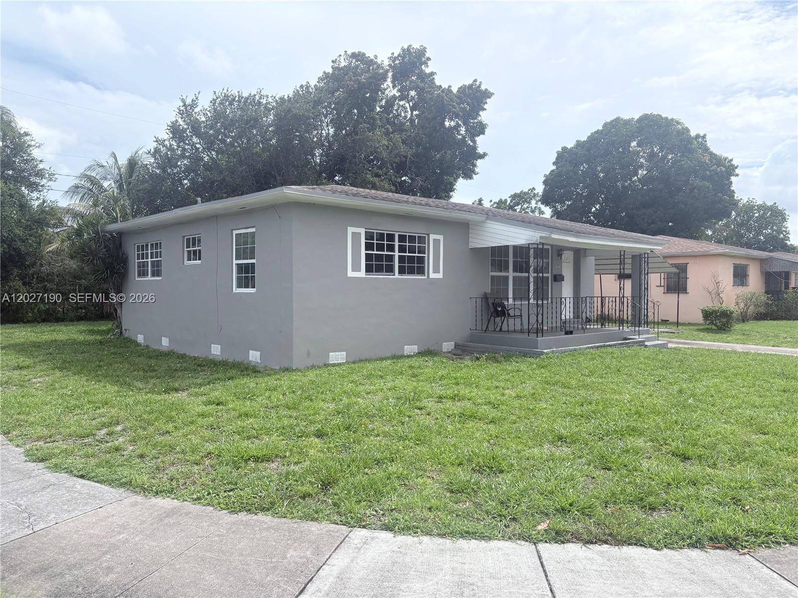 6TH ADDN TO LAWNDALE - Residential