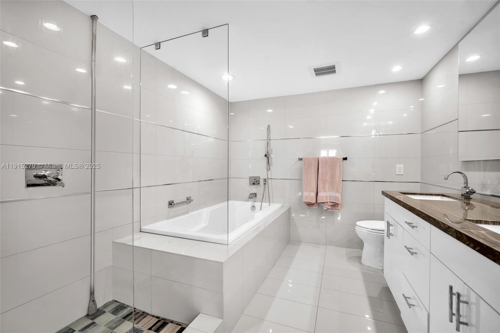 NO 114 PALM-AIRE COUNTRY - Residential Lease