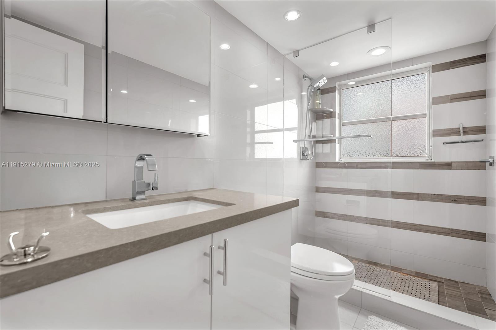 NO 114 PALM-AIRE COUNTRY - Residential Lease