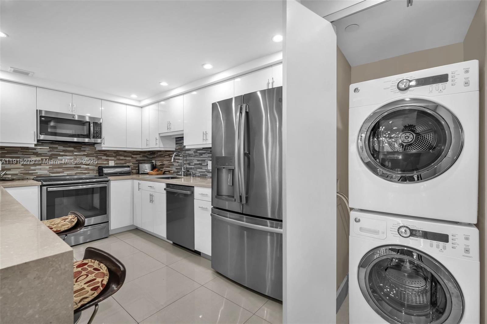 NO 114 PALM-AIRE COUNTRY - Residential Lease