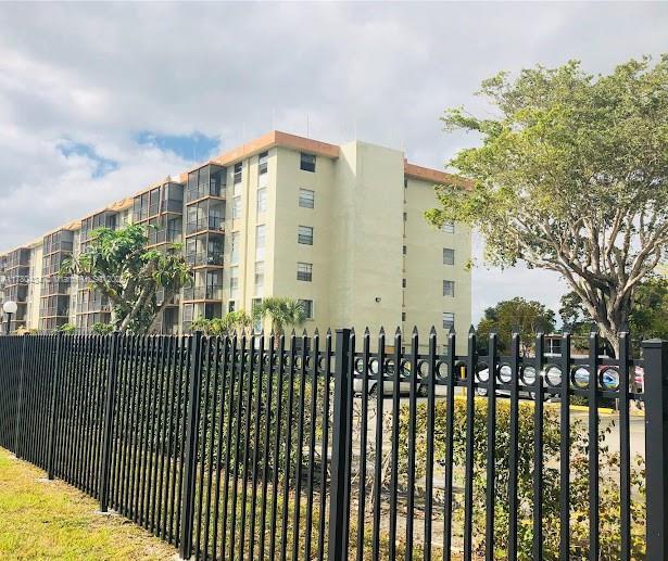 Rental Property at 16851 Ave 203, North Miami Beach, Miami-Dade County, Florida - Bedrooms: 1 
Bathrooms: 1  - $1,850 MO.