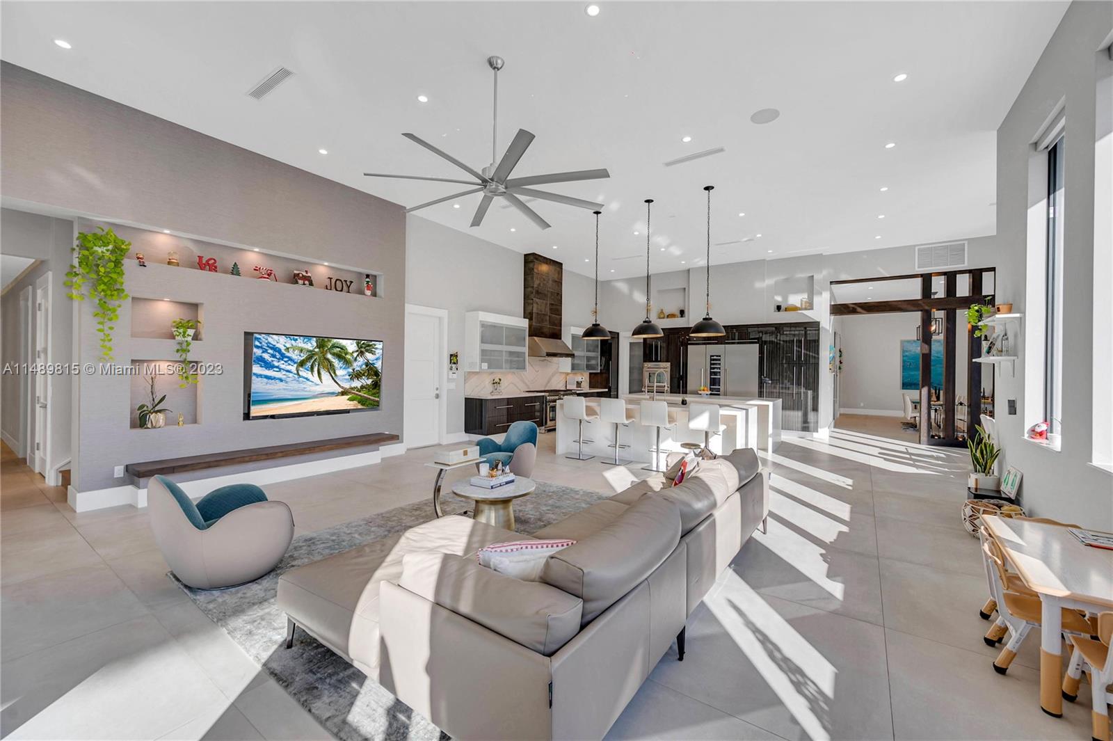 PLANTATION ACRES - Residential