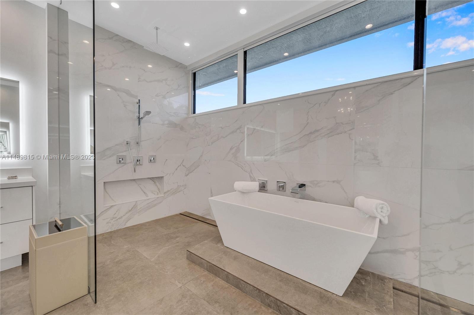 PLANTATION ACRES - Residential