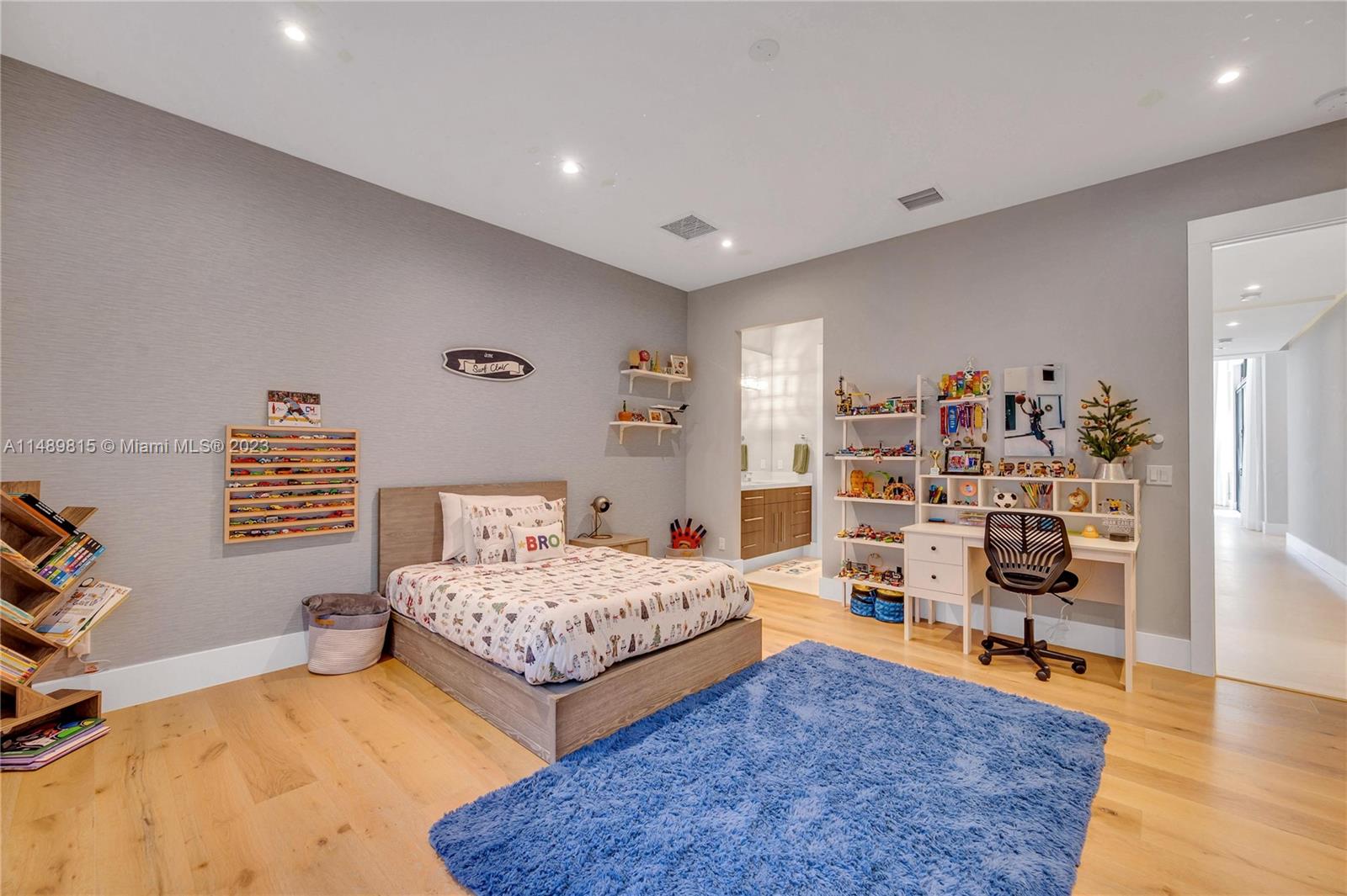 PLANTATION ACRES - Residential