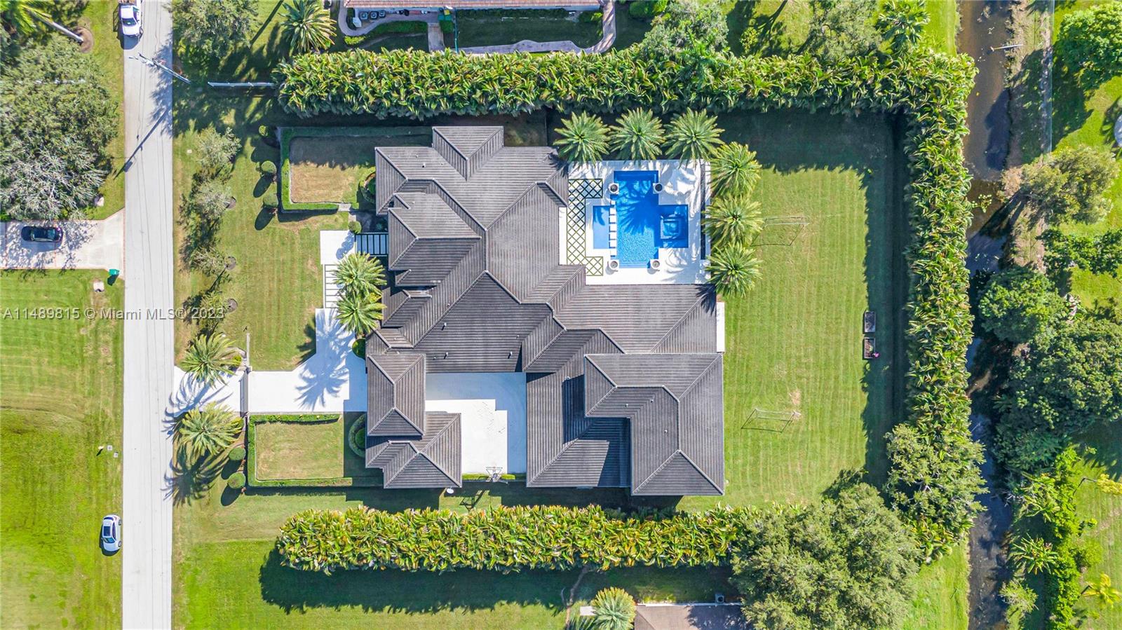 PLANTATION ACRES - Residential