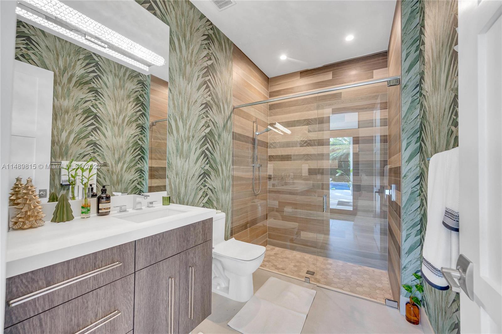 PLANTATION ACRES - Residential