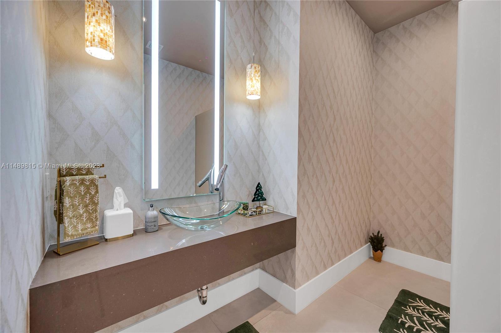 PLANTATION ACRES - Residential