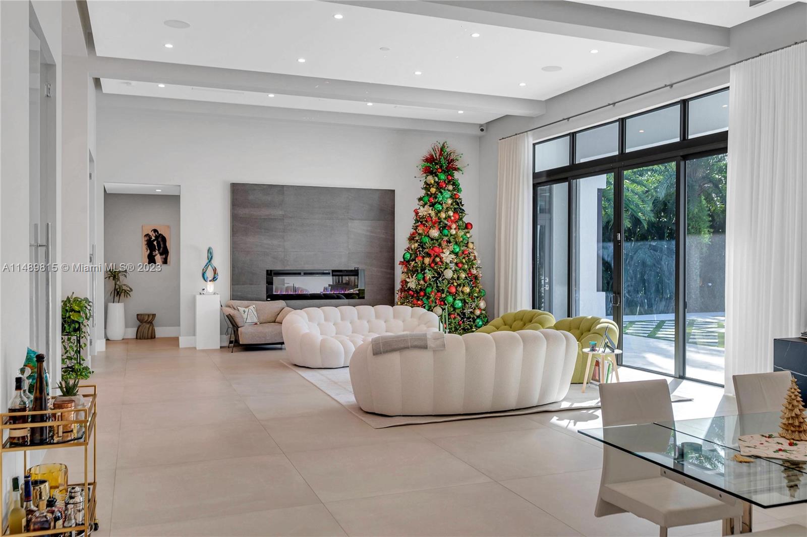 PLANTATION ACRES - Residential