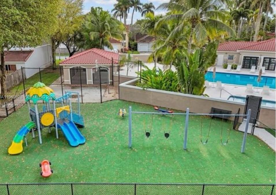 CHARLESTOWNE - Residential