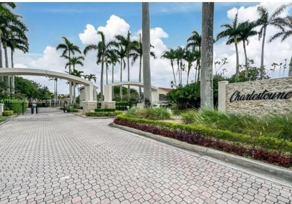 CHARLESTOWNE - Residential