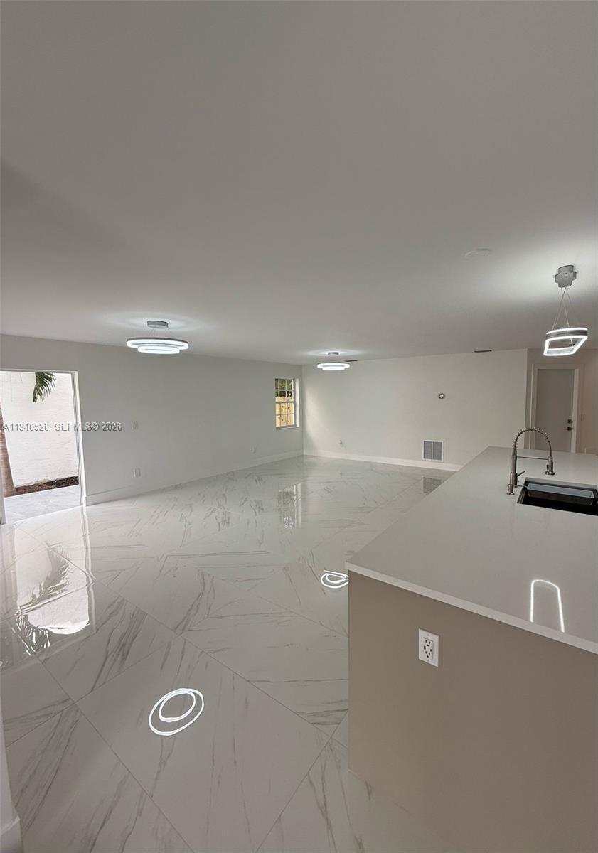 CHARLESTOWNE - Residential