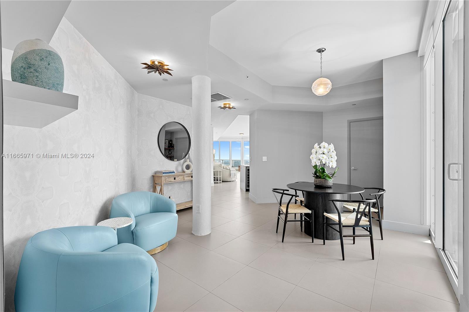 PARAMOUNT BAY CONDO - Residential