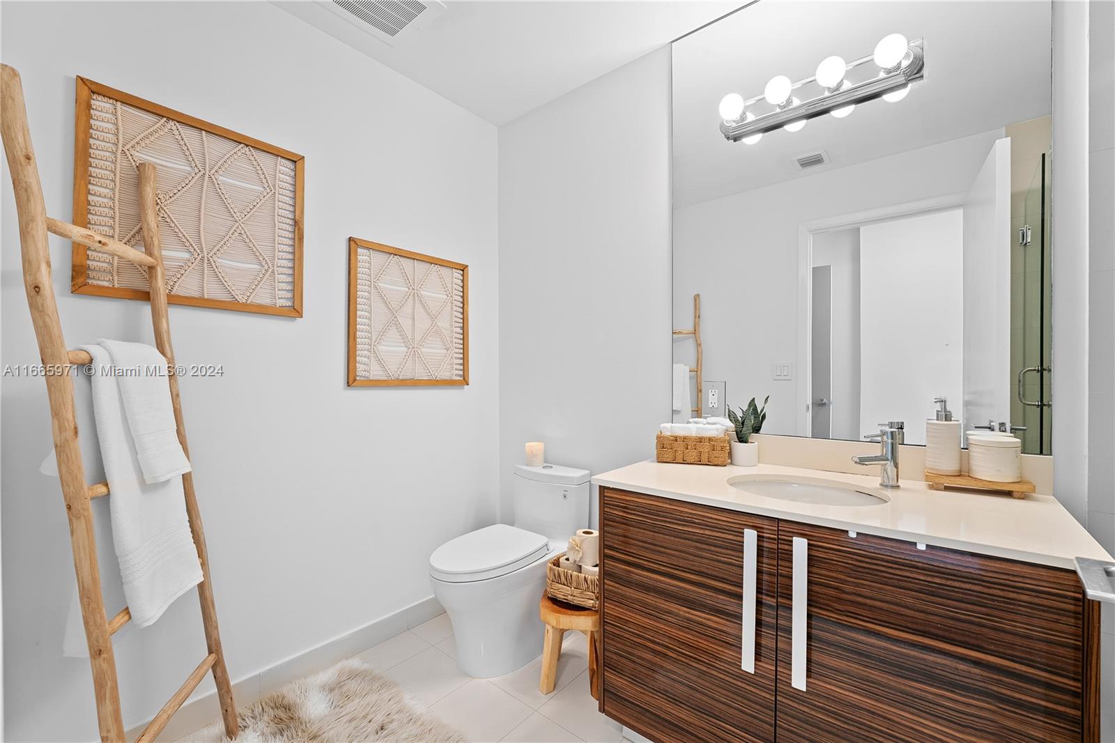 PARAMOUNT BAY CONDO - Residential