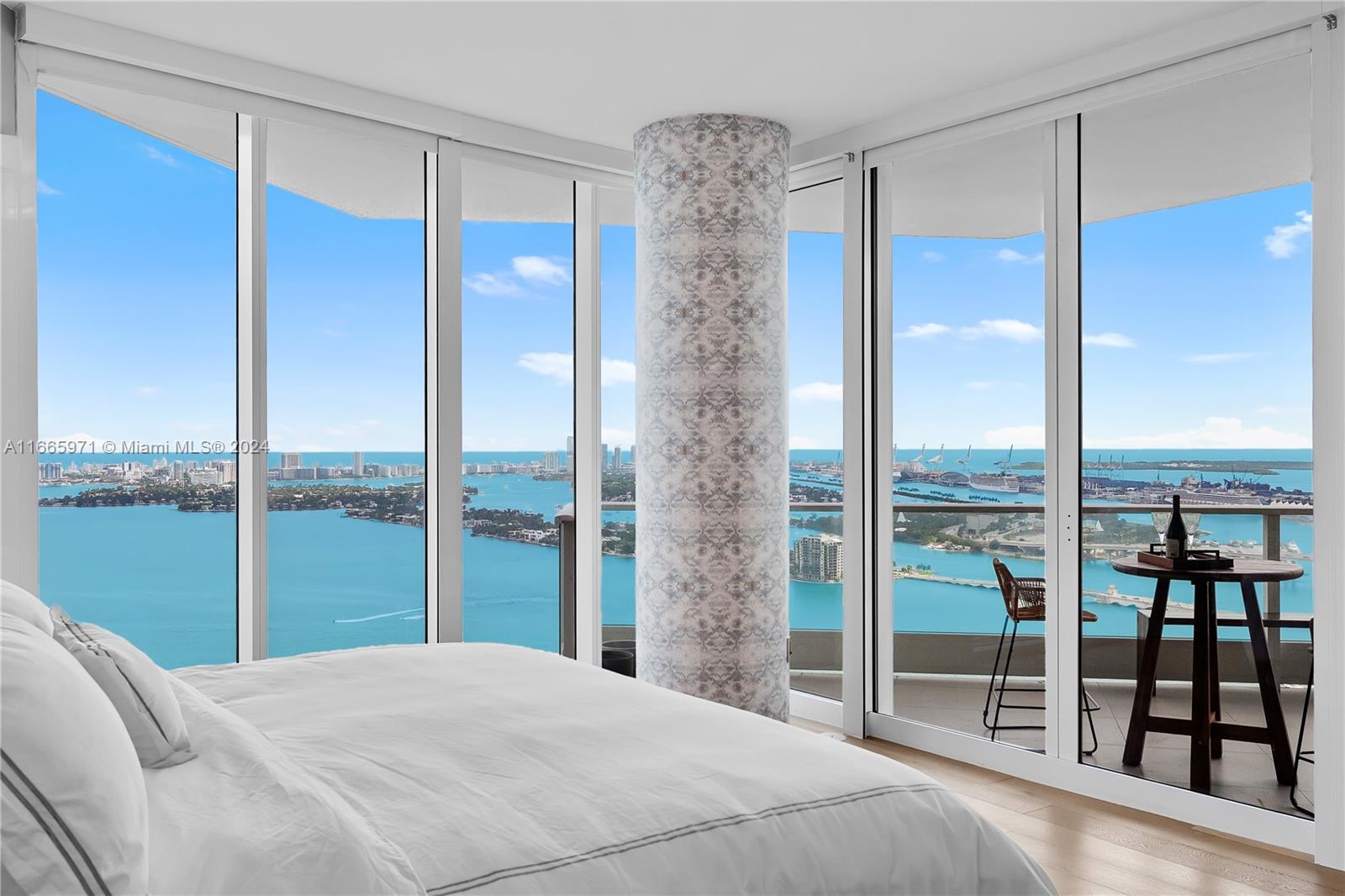 PARAMOUNT BAY CONDO - Residential