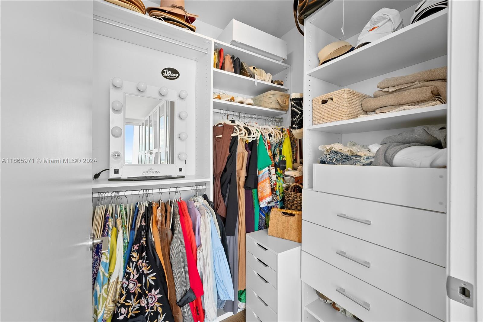 PARAMOUNT BAY CONDO - Residential