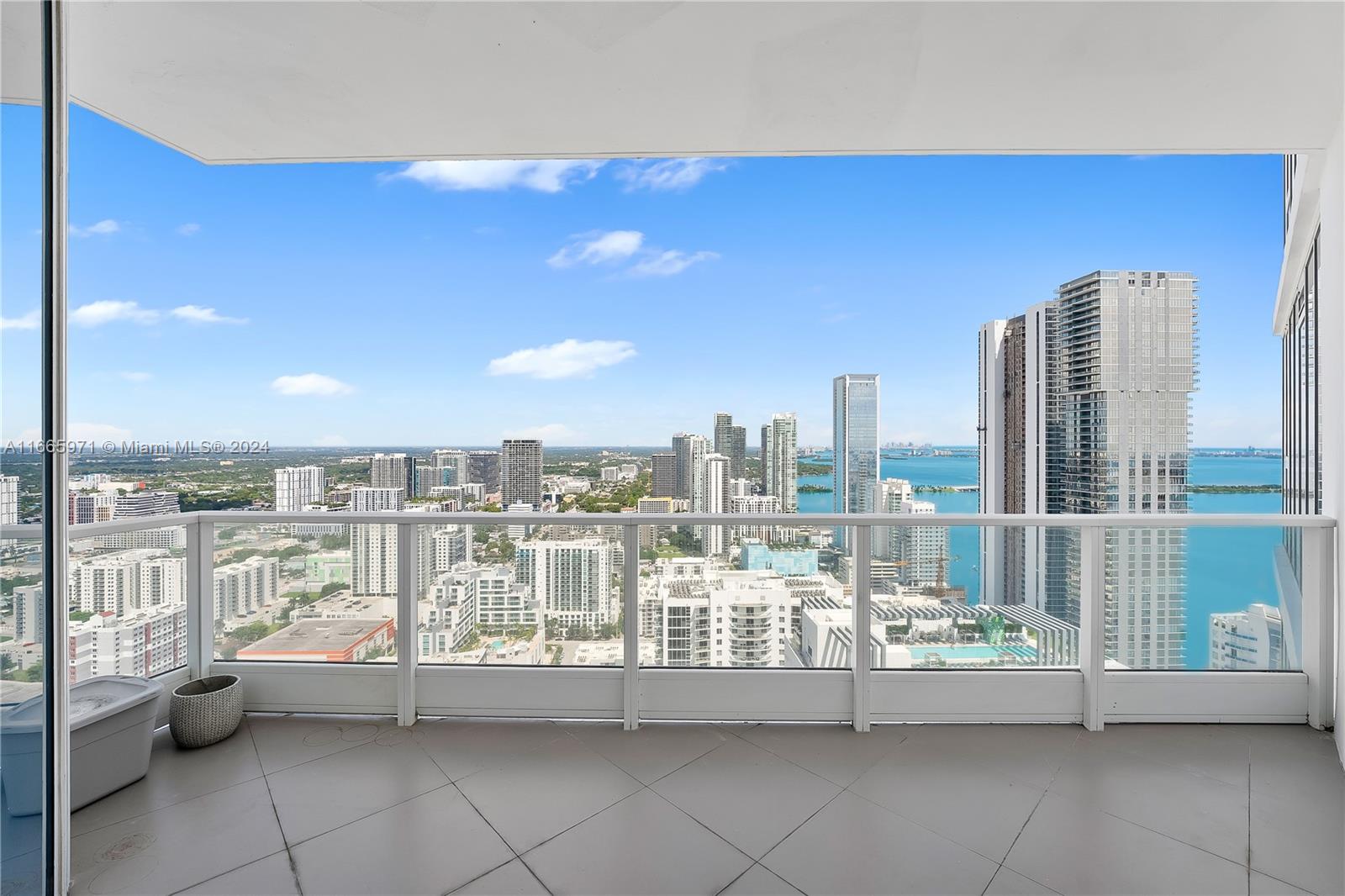 PARAMOUNT BAY CONDO - Residential