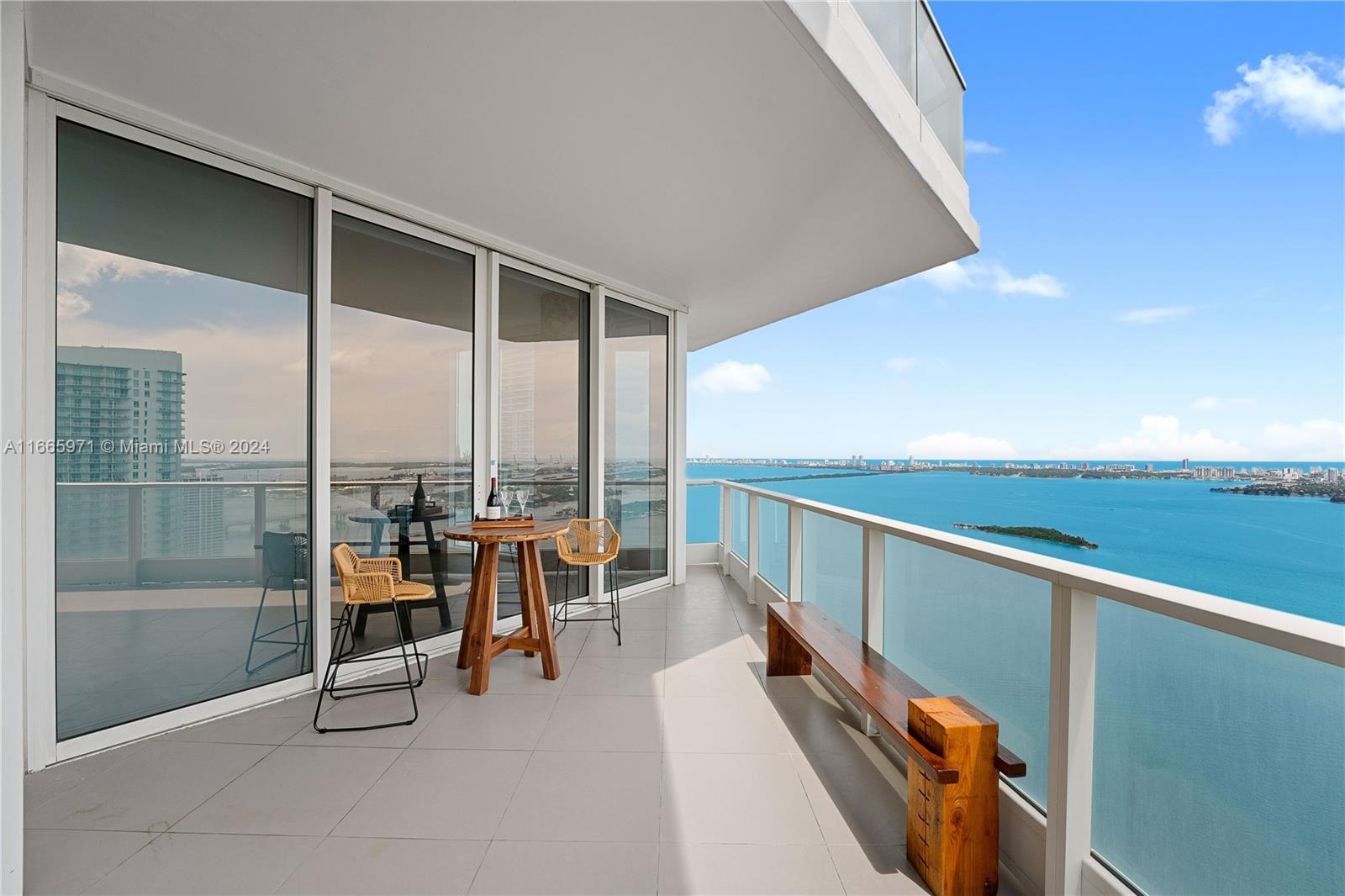 PARAMOUNT BAY CONDO - Residential