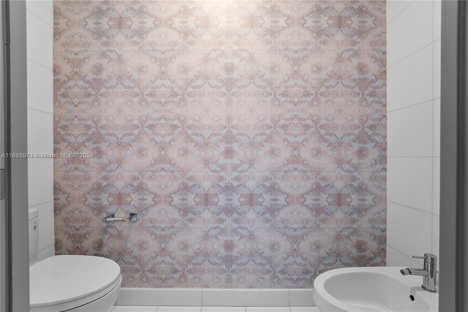 PARAMOUNT BAY CONDO - Residential