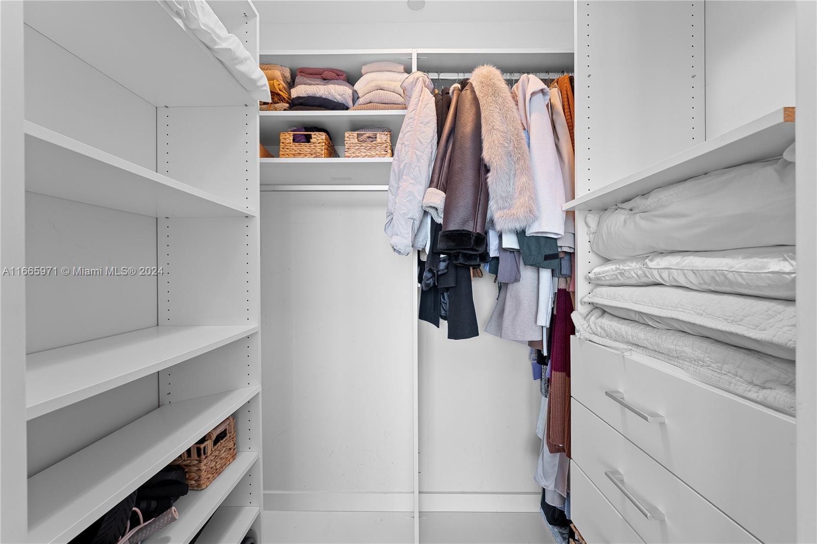 PARAMOUNT BAY CONDO - Residential