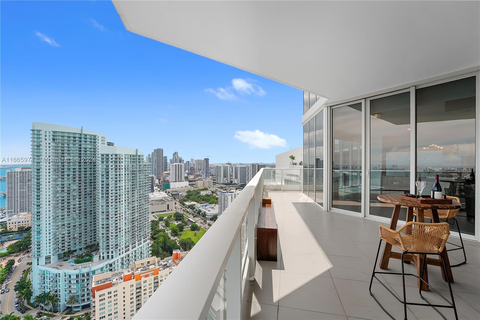 PARAMOUNT BAY CONDO - Residential