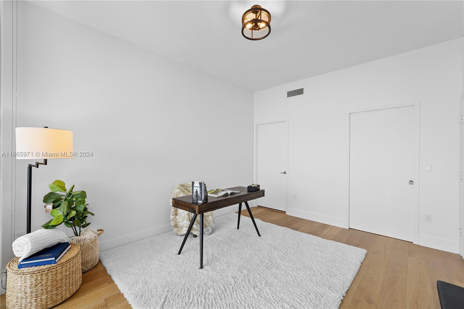 PARAMOUNT BAY CONDO - Residential