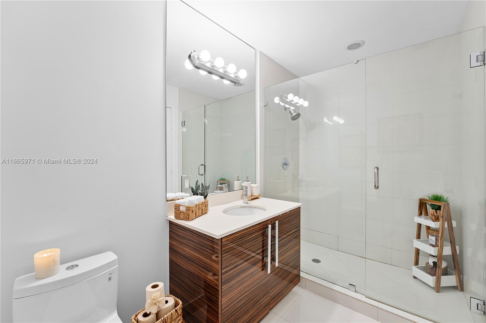 PARAMOUNT BAY CONDO - Residential