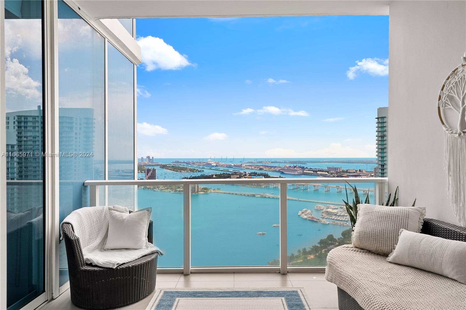 PARAMOUNT BAY CONDO - Residential