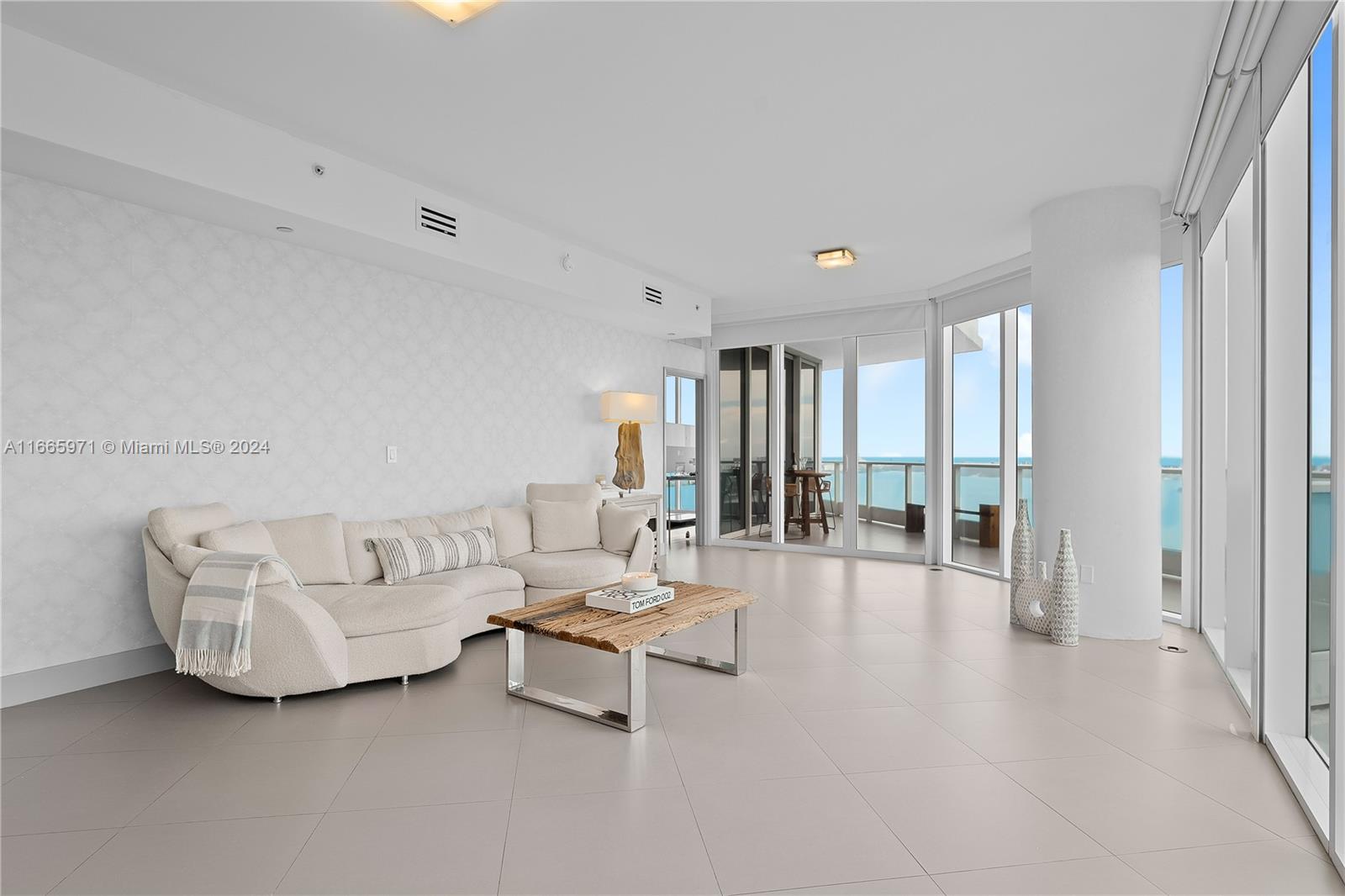 PARAMOUNT BAY CONDO - Residential