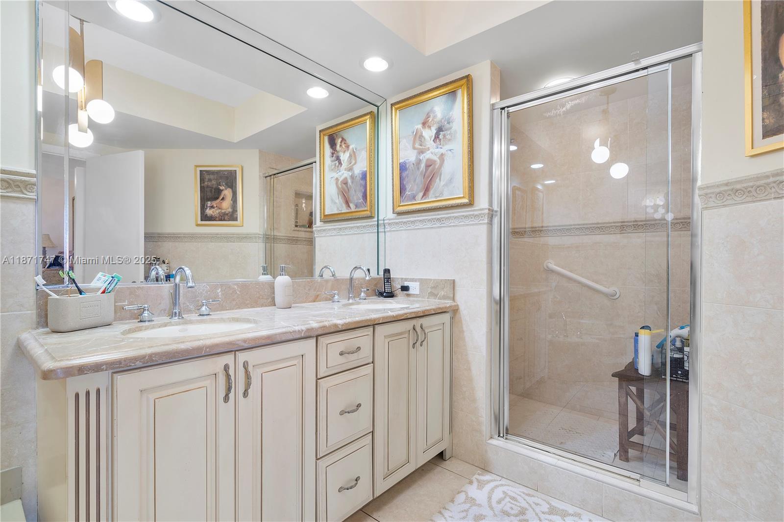 HAMPTONS WEST CONDO - Residential