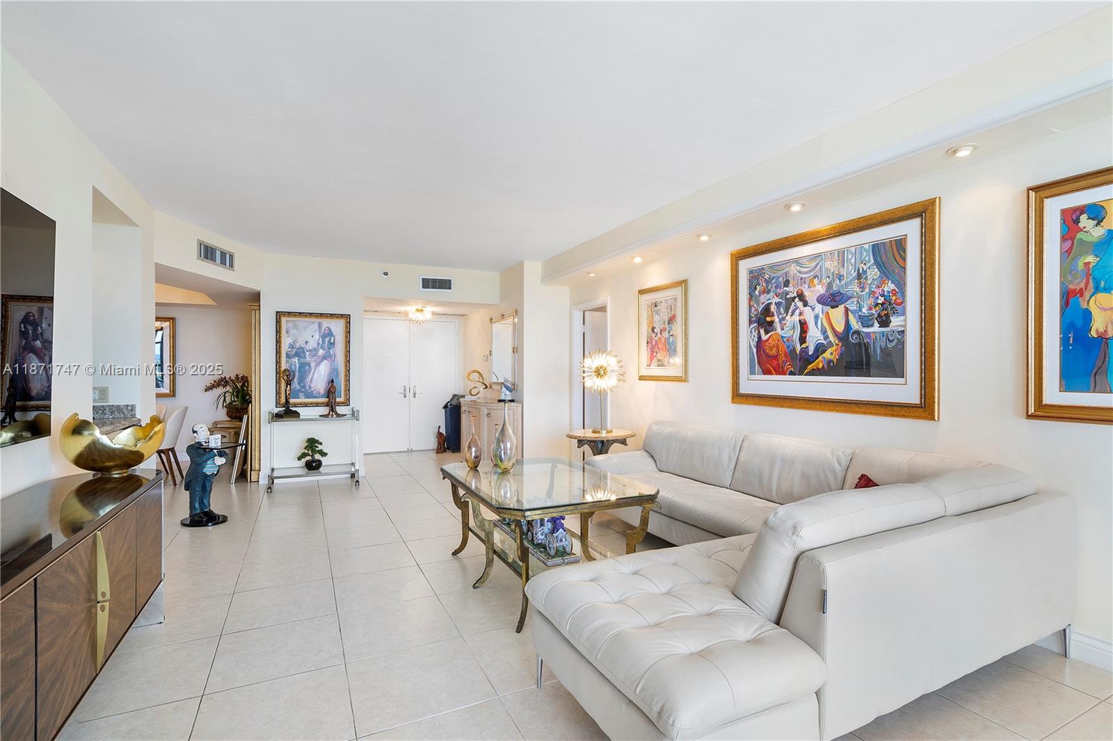 HAMPTONS WEST CONDO - Residential