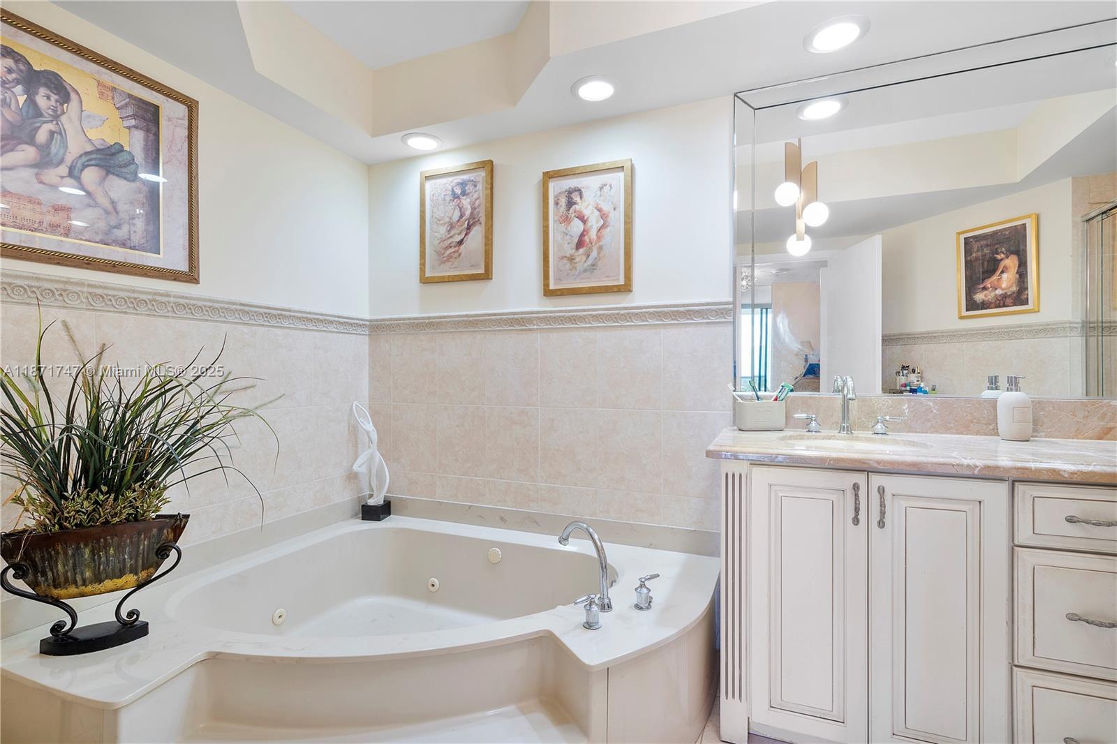 HAMPTONS WEST CONDO - Residential