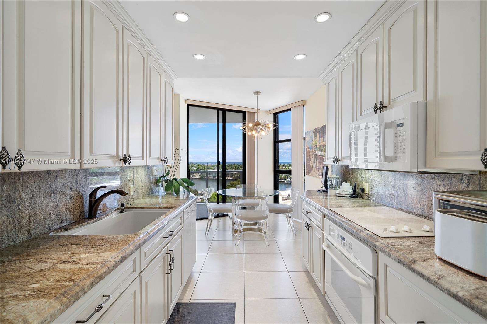 HAMPTONS WEST CONDO - Residential