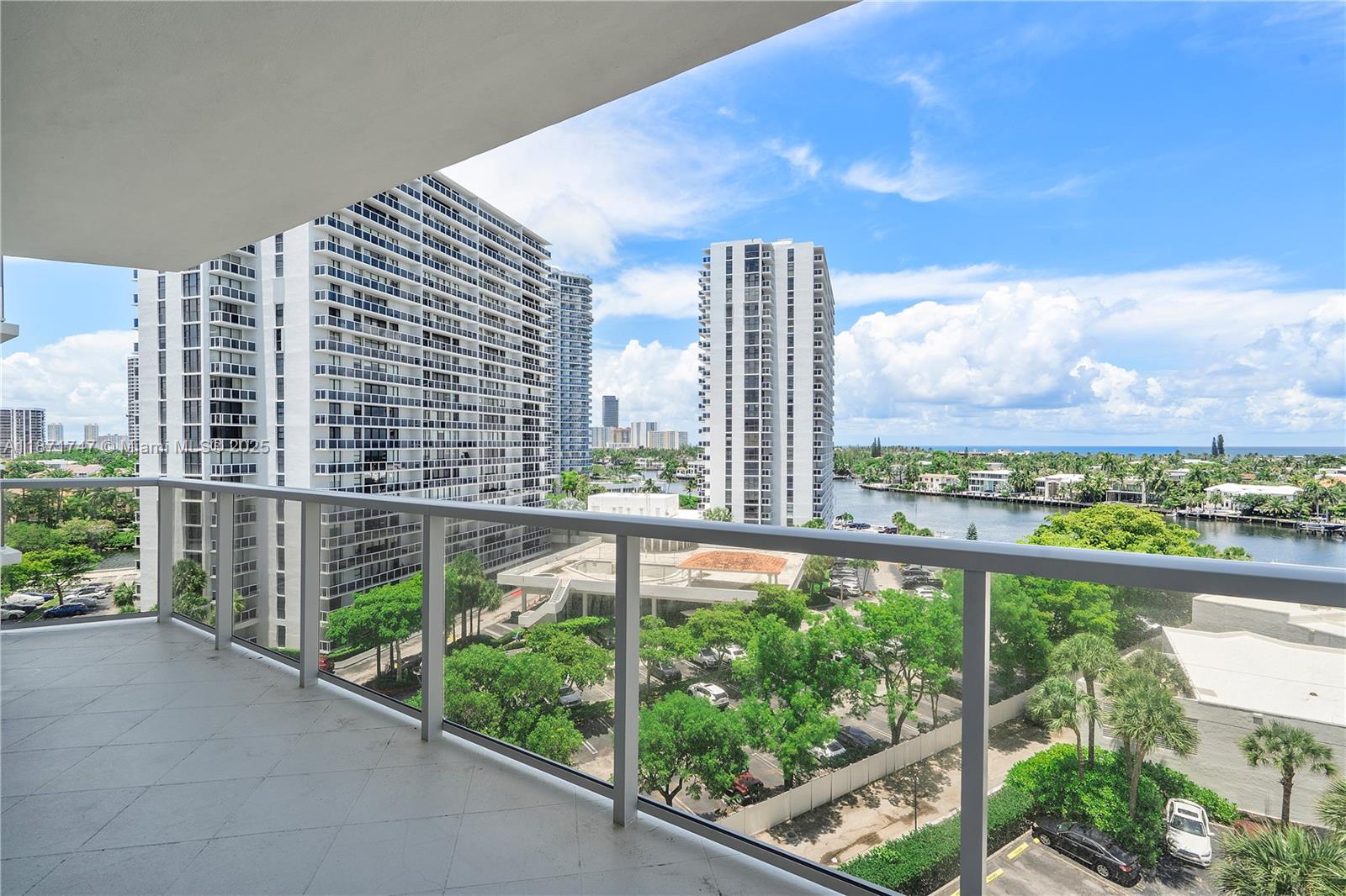 HAMPTONS WEST CONDO - Residential