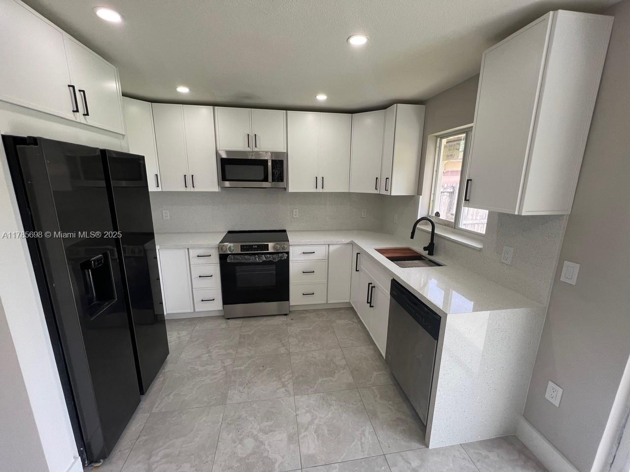THE TROPICS AMD - Residential Lease