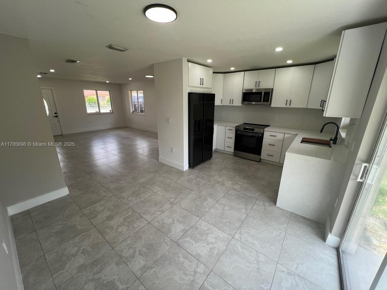 THE TROPICS AMD - Residential Lease