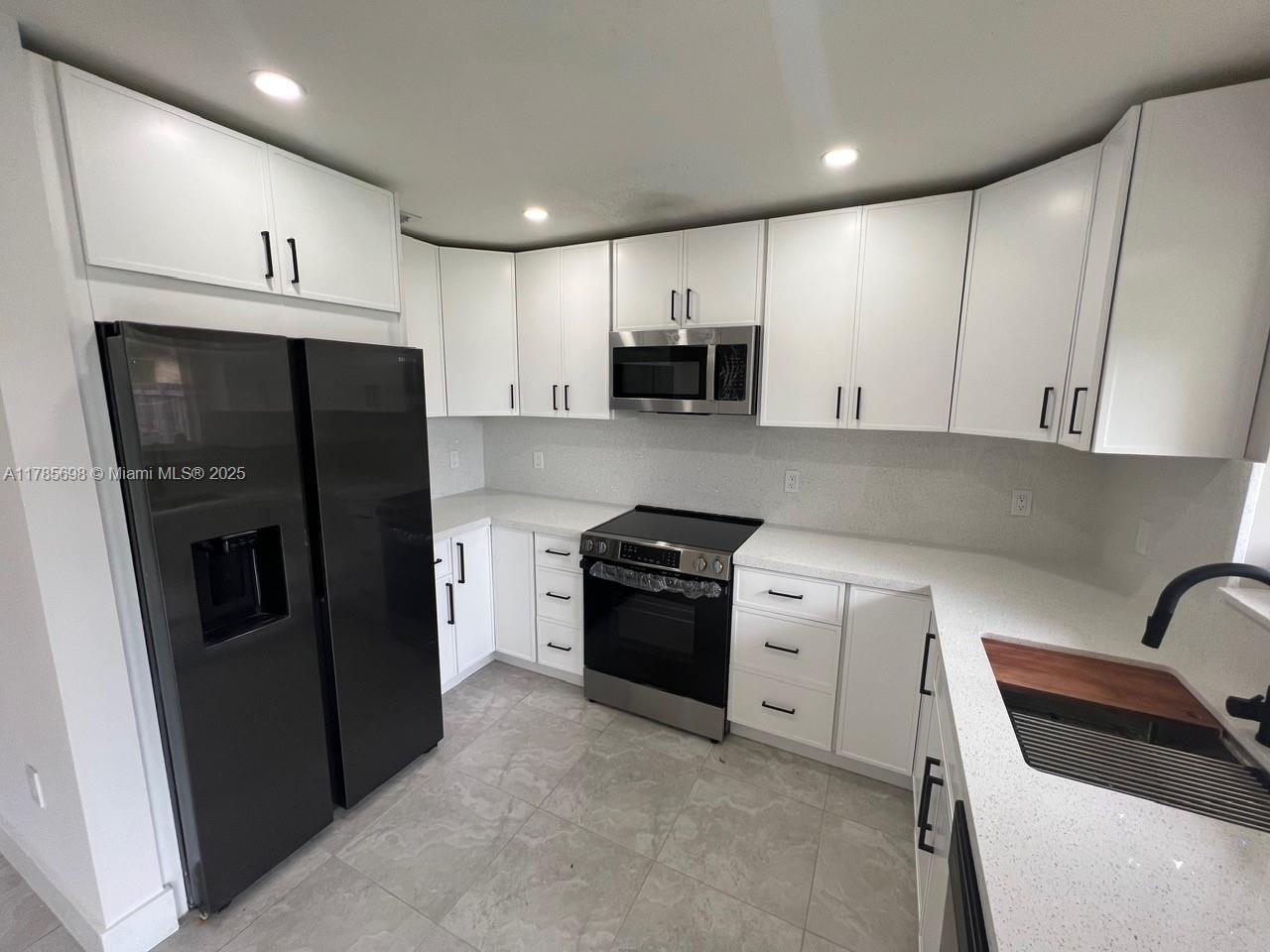 THE TROPICS AMD - Residential Lease