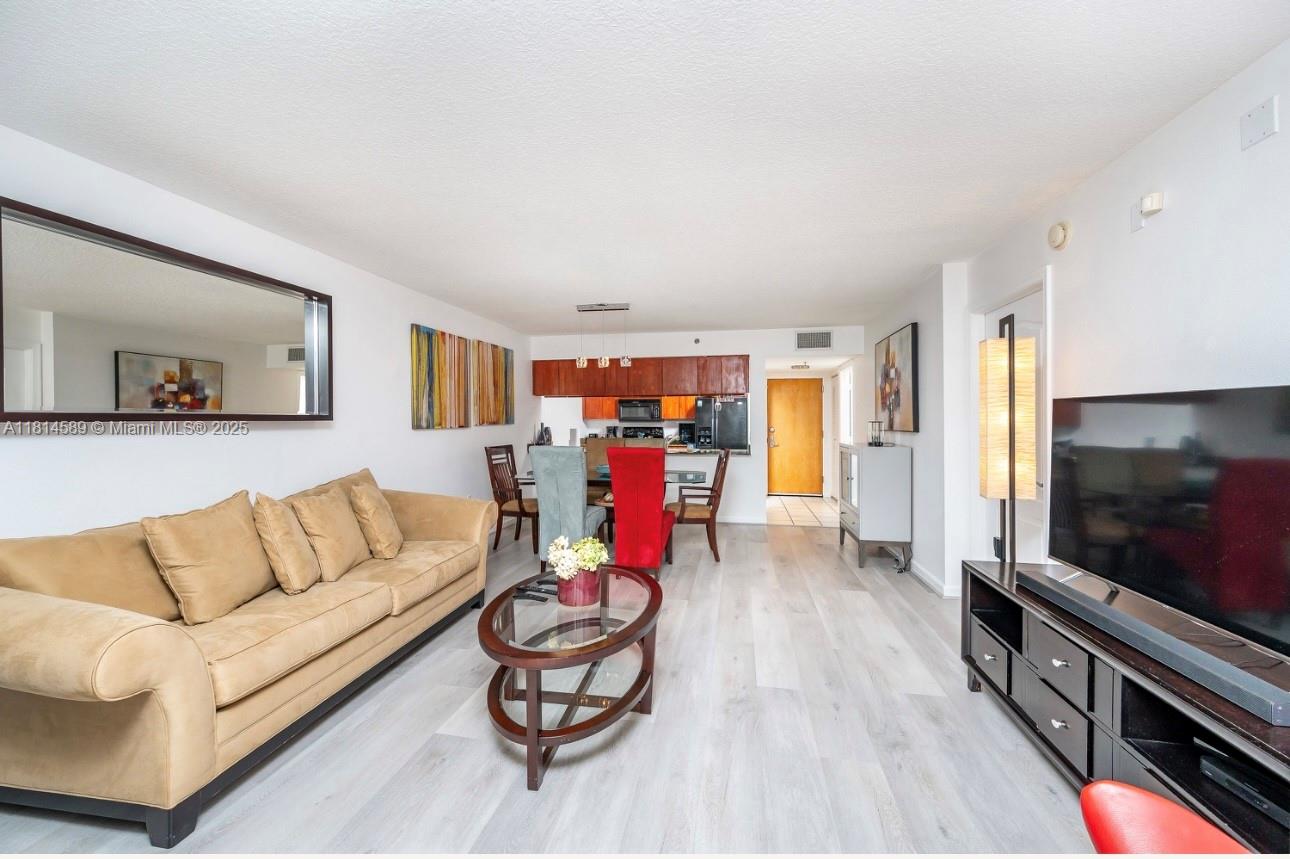 THE CLUB AT BRICKELL BAY - Residential Lease