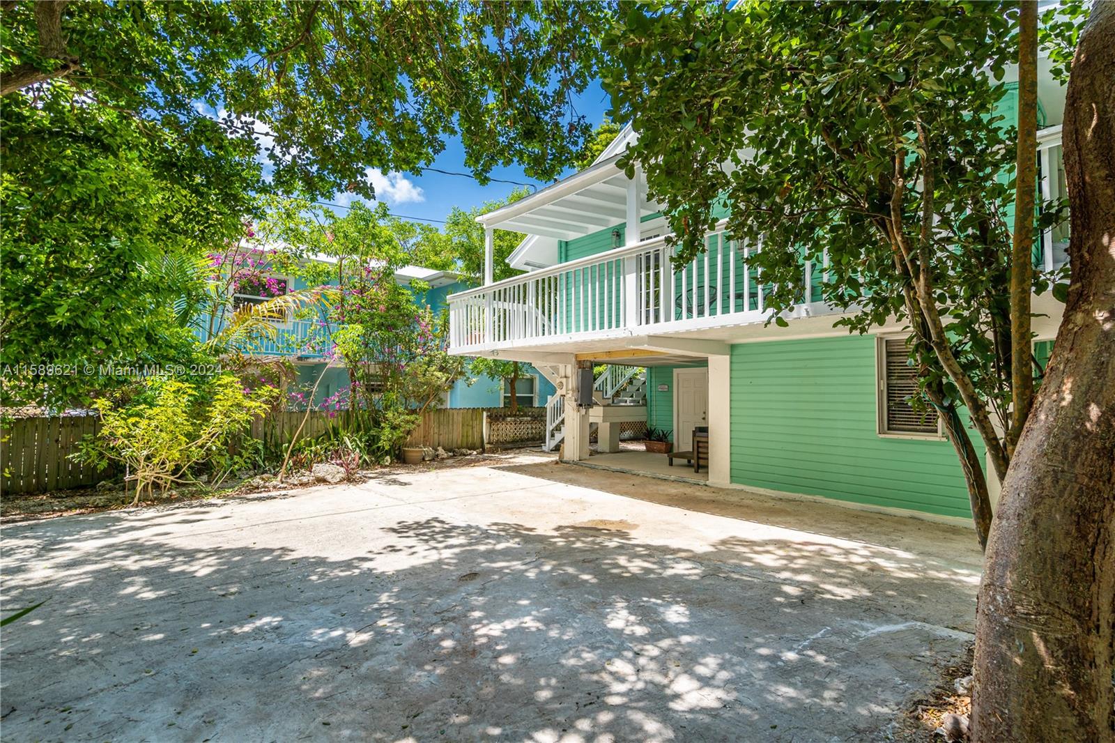 Property for Sale at 210 N Palm Ave, Islamorada, Monroe County, Florida - Bedrooms: 5 
Bathrooms: 4  - $1,200,000