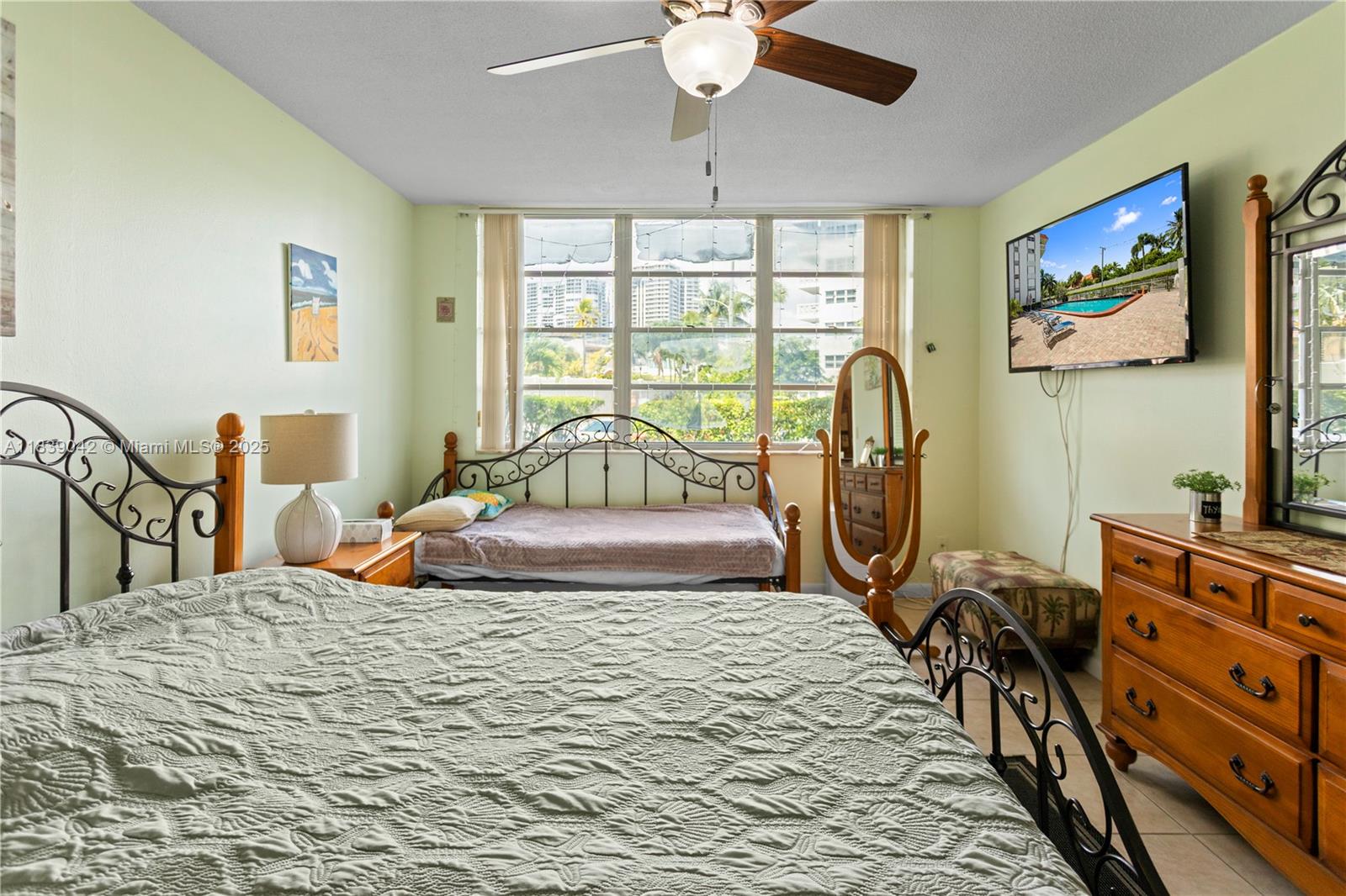 GOLDEN VIEW CONDO - Residential