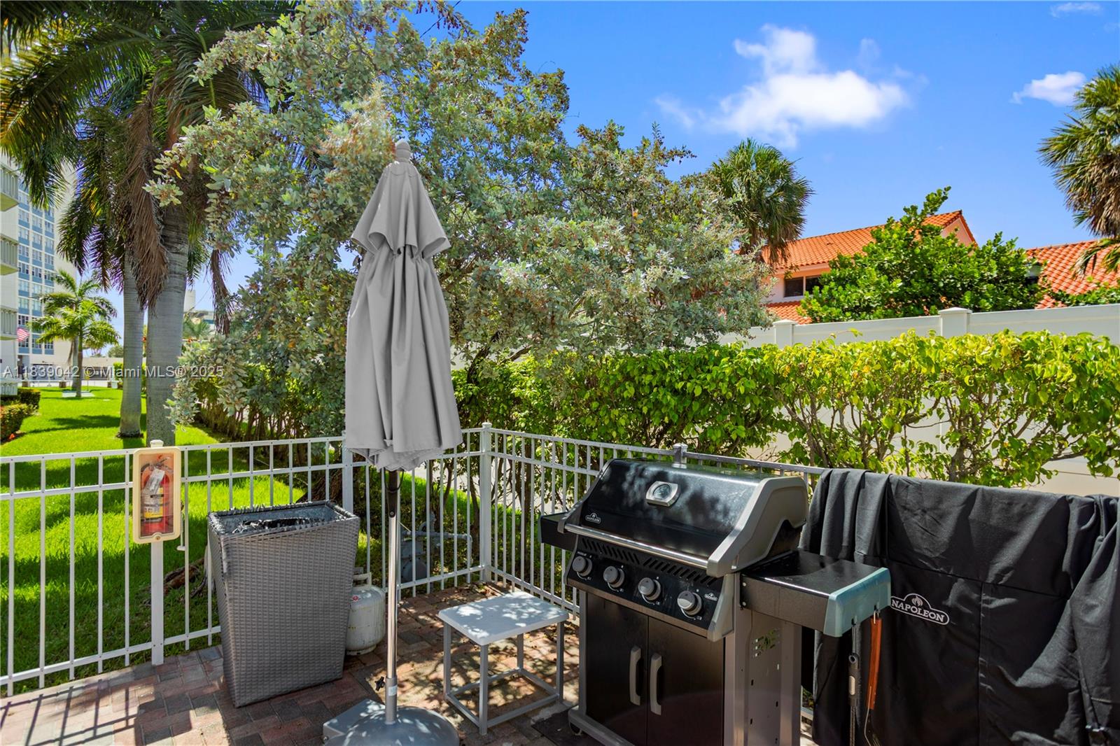 GOLDEN VIEW CONDO - Residential