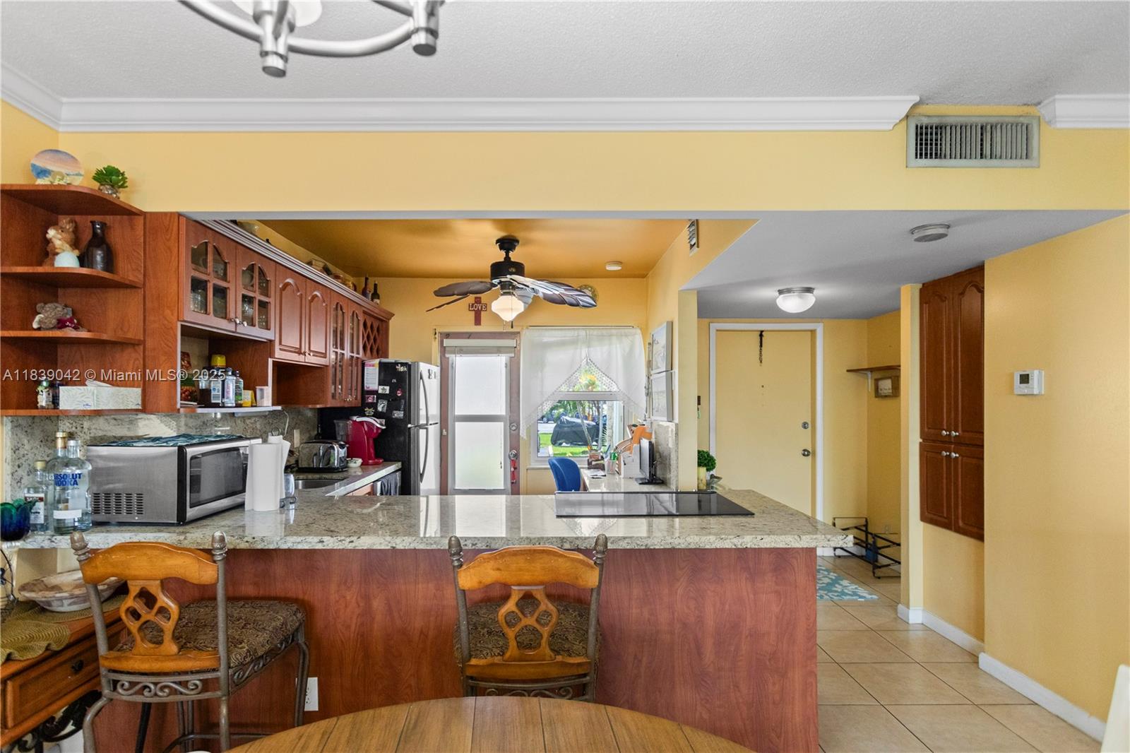 GOLDEN VIEW CONDO - Residential