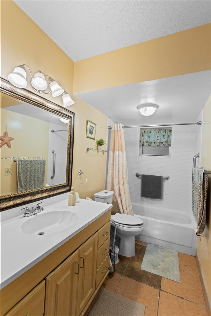 GOLDEN VIEW CONDO - Residential