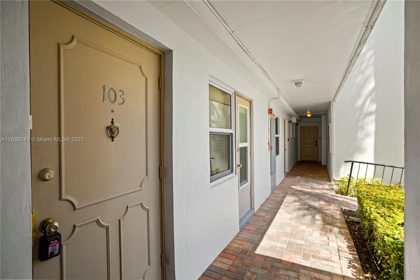 GOLDEN VIEW CONDO - Residential