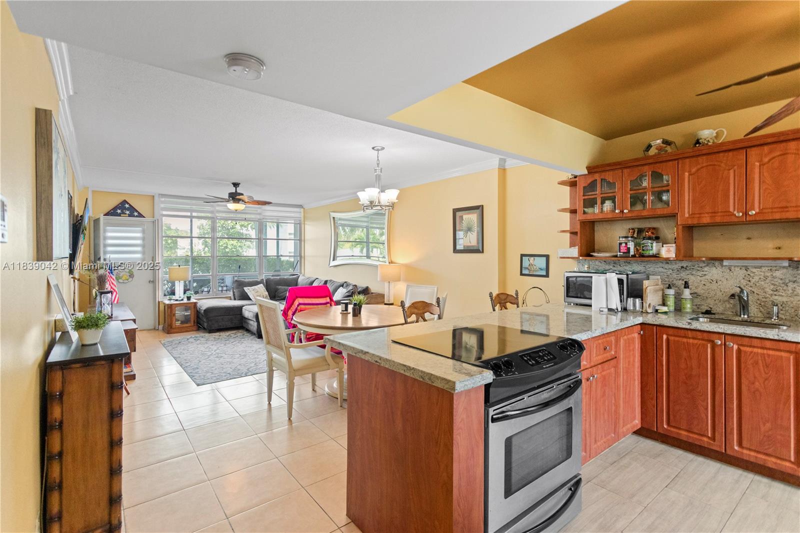 GOLDEN VIEW CONDO - Residential