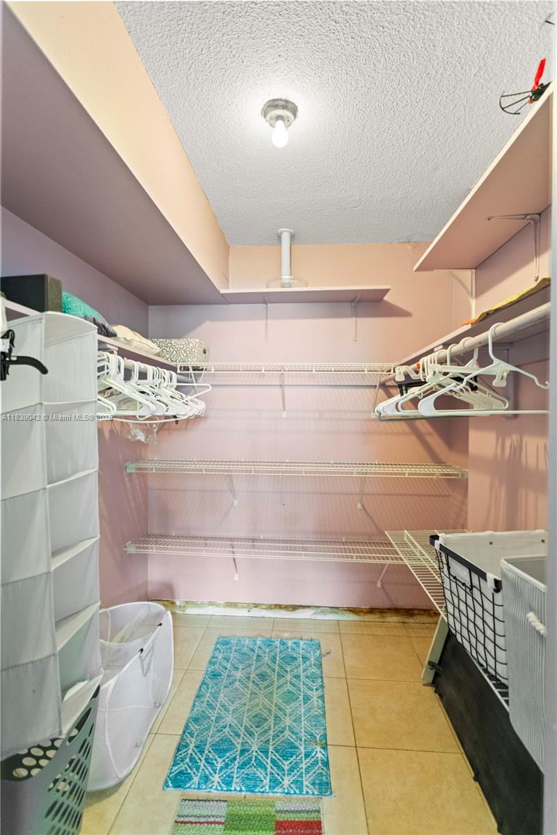 GOLDEN VIEW CONDO - Residential