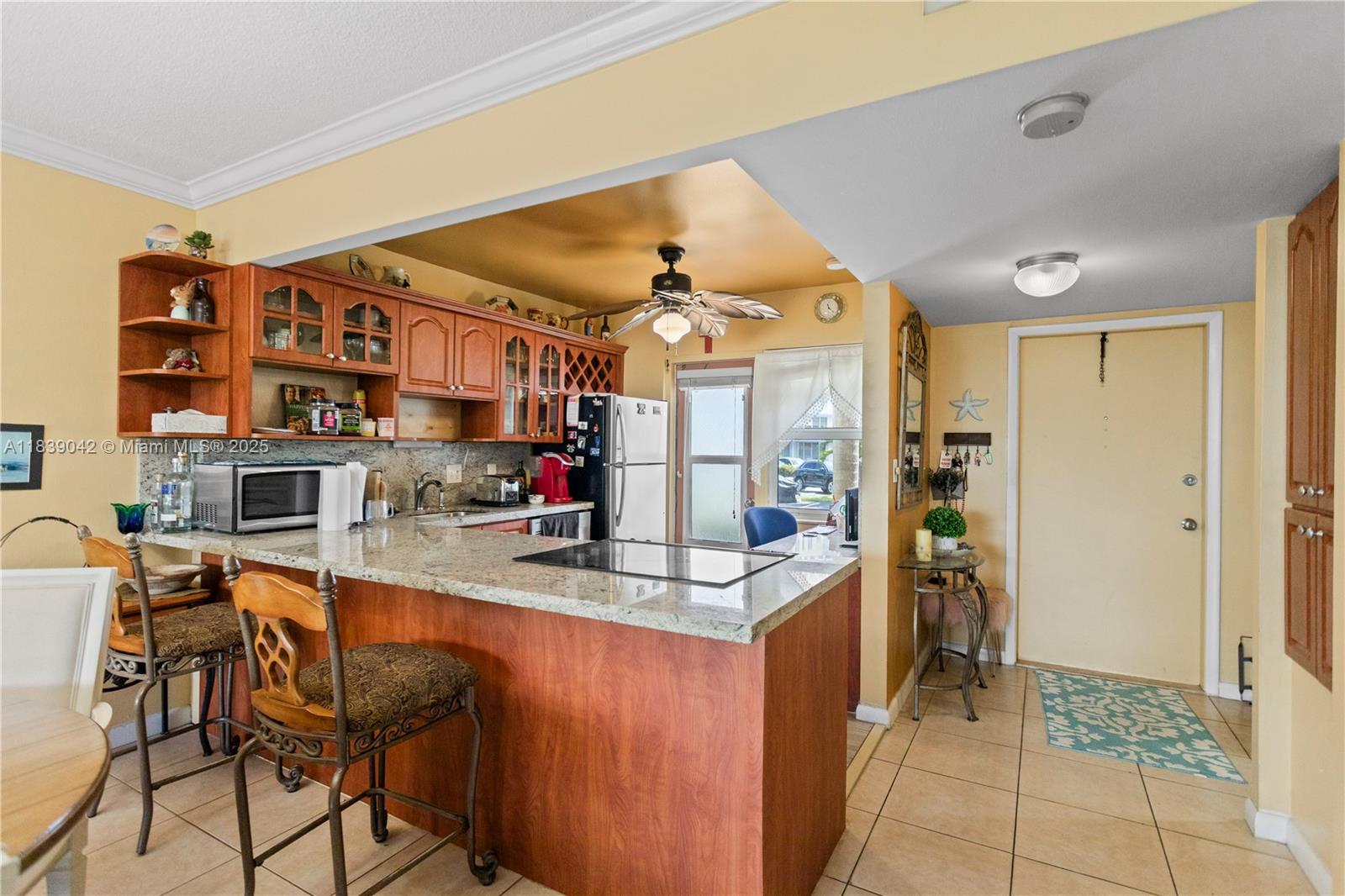 GOLDEN VIEW CONDO - Residential