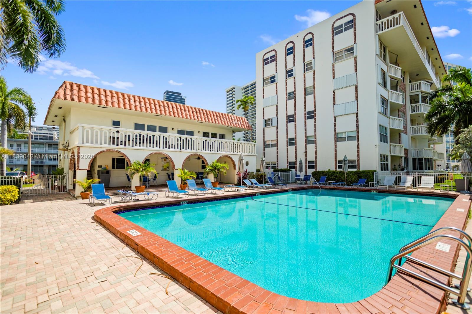 GOLDEN VIEW CONDO - Residential